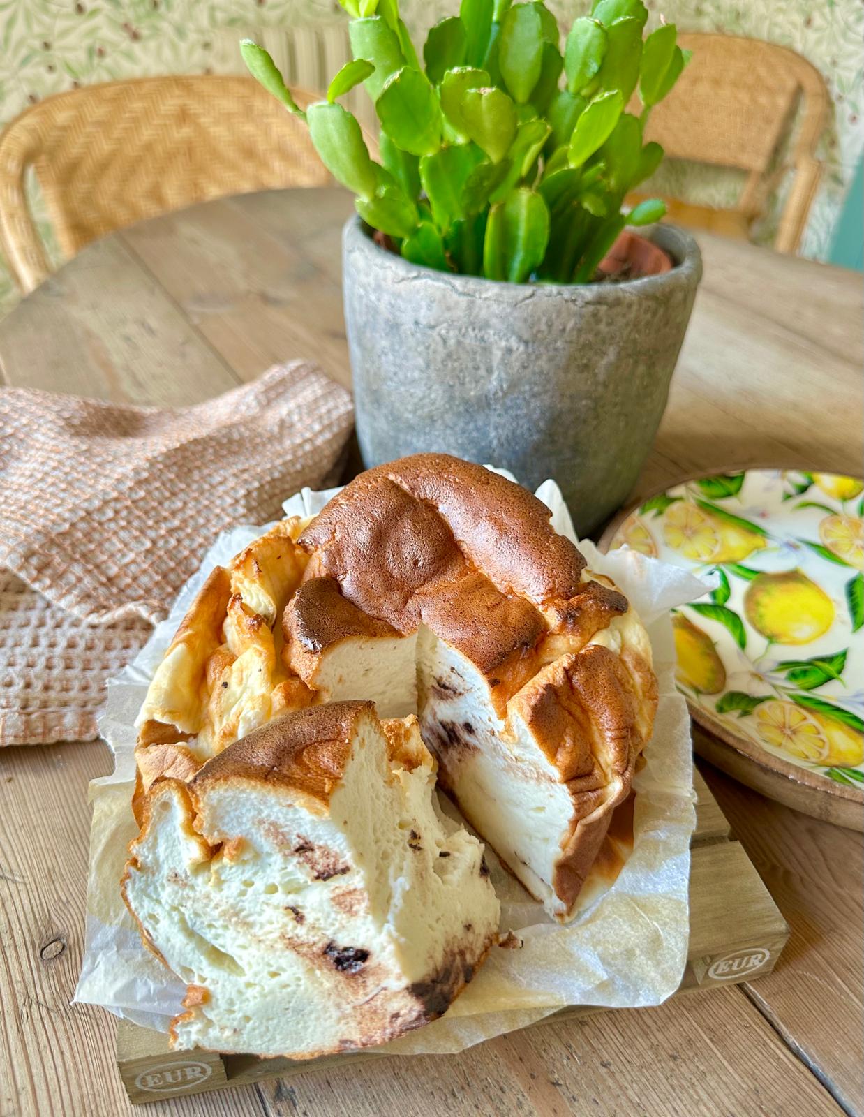 Pastís esponjós de iogurt i pepites de xocolata