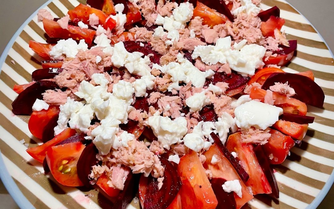 Ensalada de tomate con remolacha